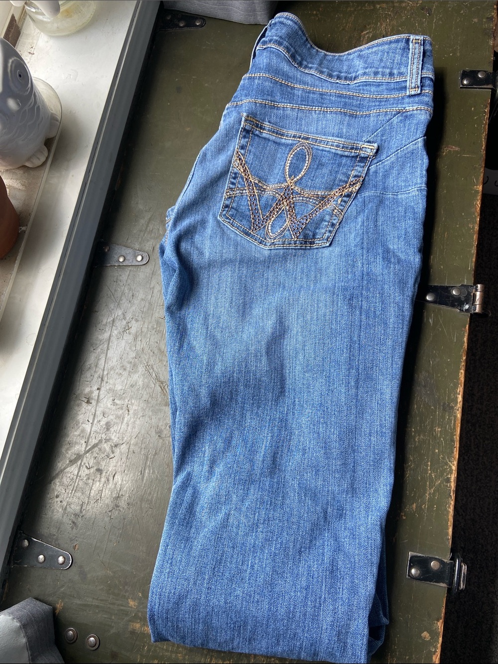 Wrangler Blue Women's Jeans with Embroidered Pocket - Picture 1 of 5